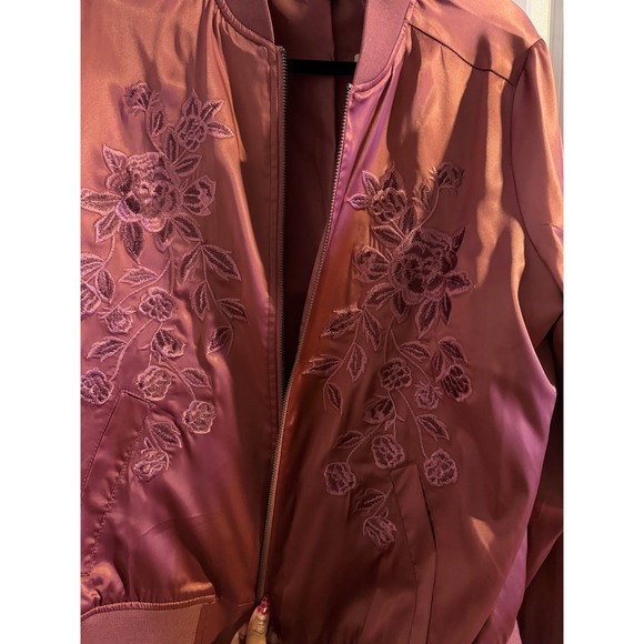 Torrid Women Rose Mauve Embroidered Satin Bomber Jacket Size 0 - Picture 4 of 7